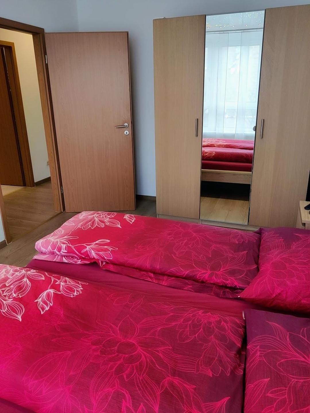 80 Qm Apartment Alessia Nuernberg Bagian luar foto